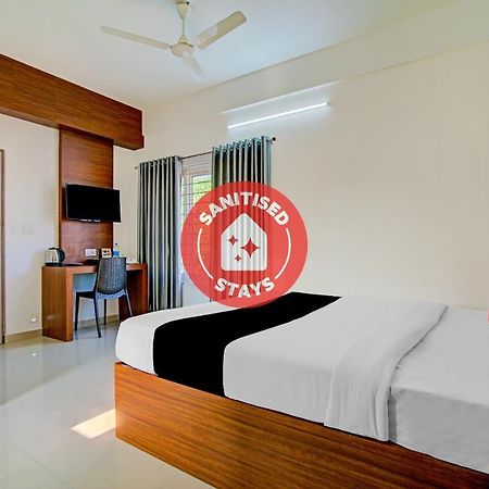 Hotel Vaccinated Staff- Capital O 74715 Phoenix Holidays Kochi Zewnętrze zdjęcie