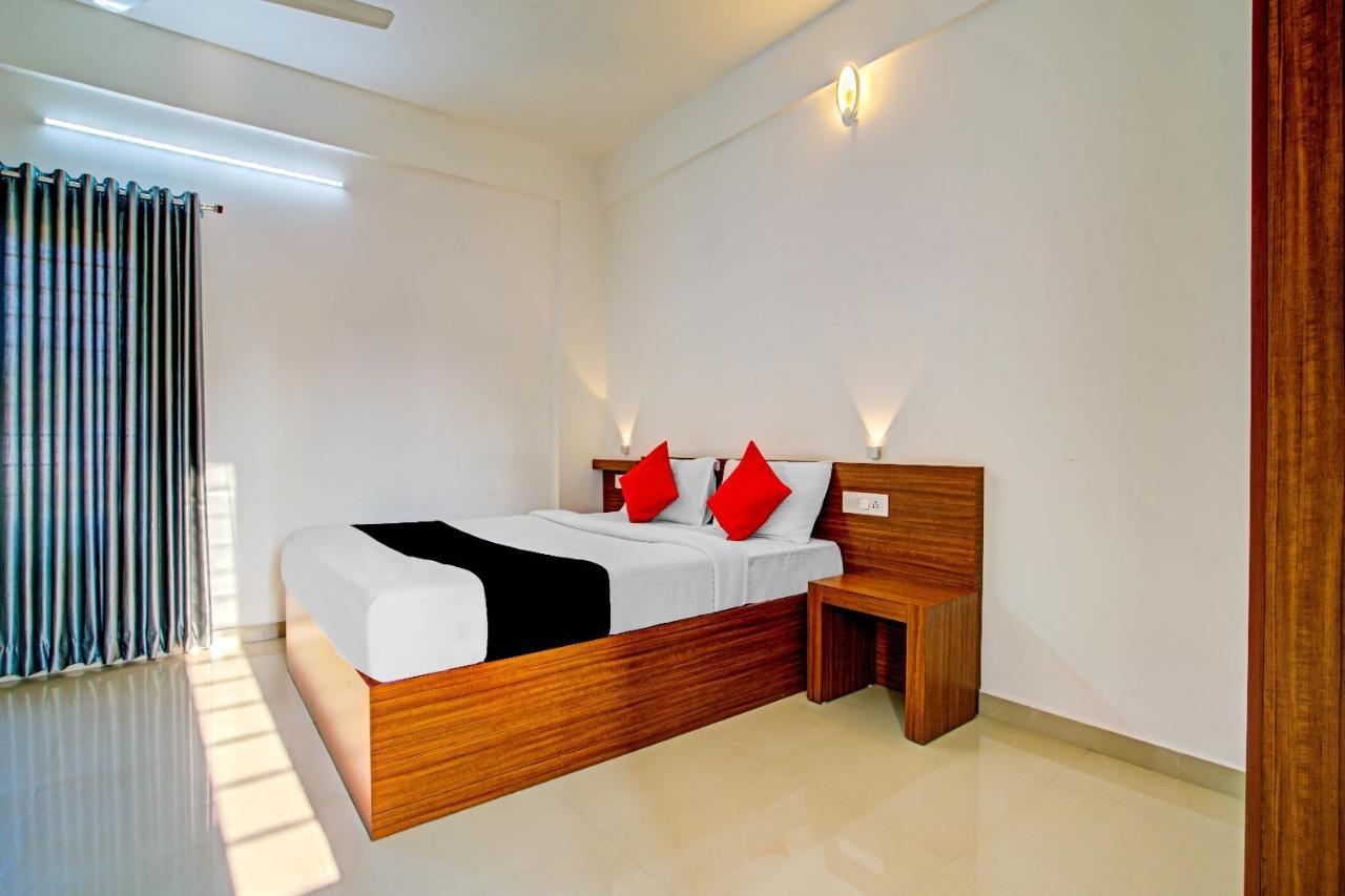 Hotel Vaccinated Staff- Capital O 74715 Phoenix Holidays Kochi Zewnętrze zdjęcie