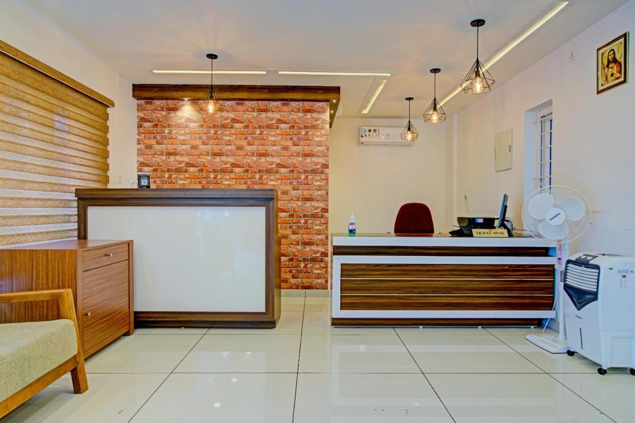 Hotel Vaccinated Staff- Capital O 74715 Phoenix Holidays Kochi Zewnętrze zdjęcie