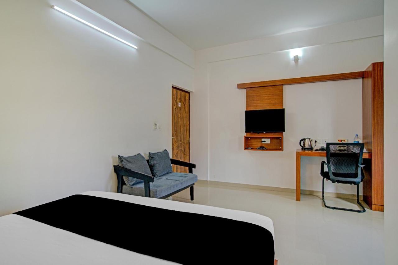 Hotel Vaccinated Staff- Capital O 74715 Phoenix Holidays Kochi Zewnętrze zdjęcie